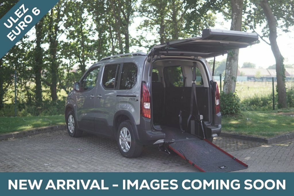 Peugeot Rifter 1.2L Allure Grey
