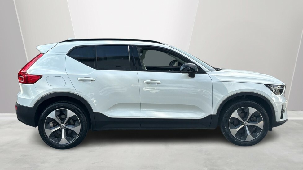 Volvo XC40 Ultimate, B4 Mild Hybrid, Dark CA72SXR White #3