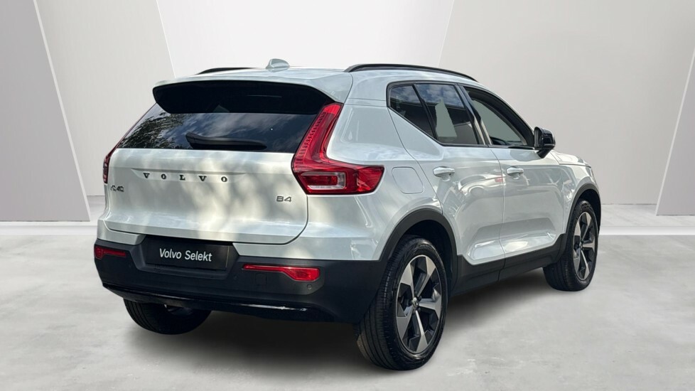 Volvo XC40 Ultimate, B4 Mild Hybrid, Dark CA72SXR White #2