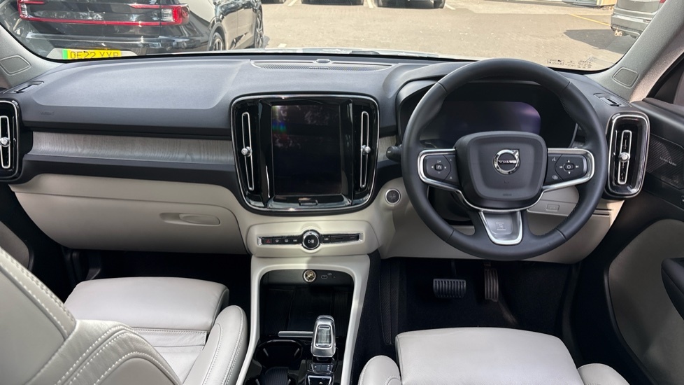 Volvo XC40 Ultimate, B4 Mild Hybrid, Dark CA72SXR White #5