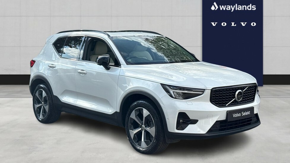 Volvo XC40 Ultimate, B4 Mild Hybrid, Dark CA72SXR White