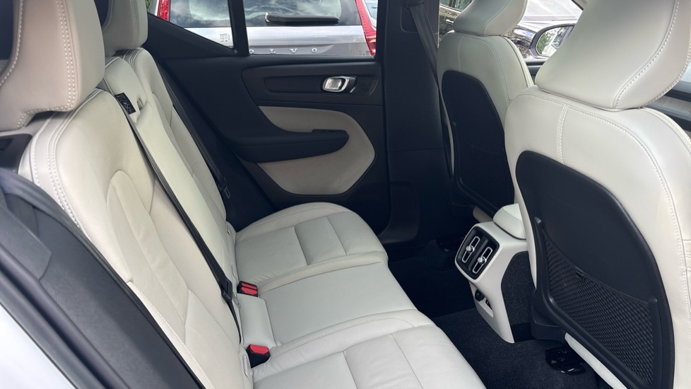 Volvo XC40 Ultimate, B4 Mild Hybrid, Dark CA72SXR White #6