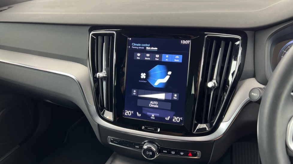 Volvo V60 R-design, B4 Mild Hybrid Black #44