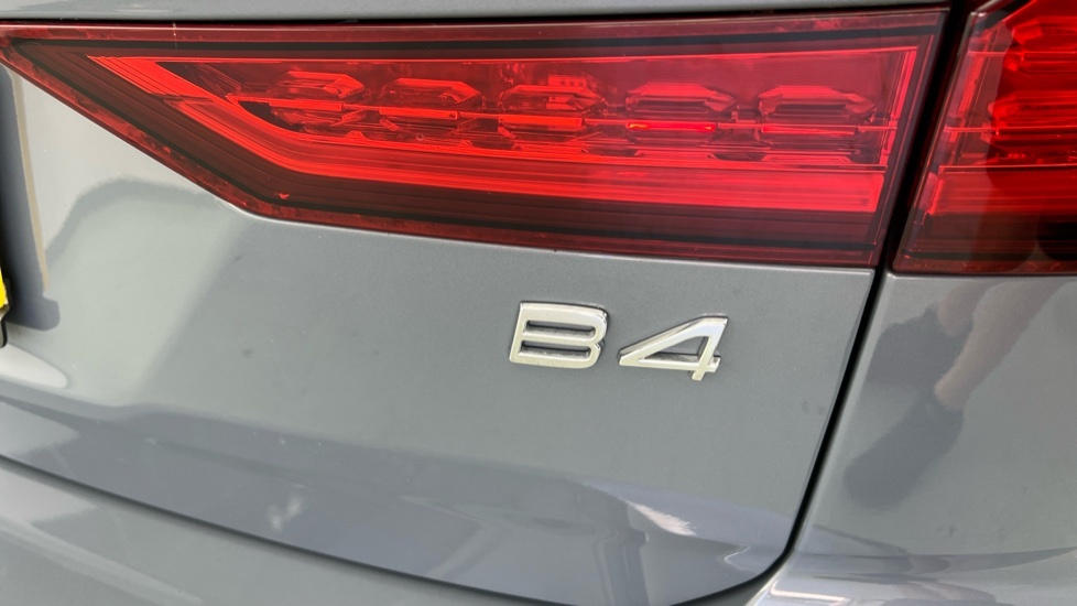 Volvo V60 R-design, B4 Mild Hybrid Black #50