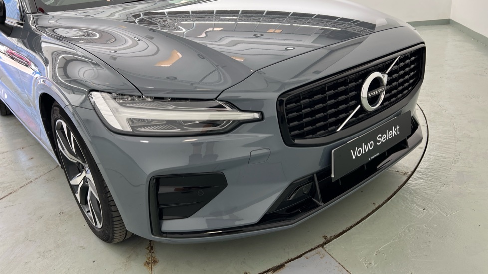 Volvo V60 R-design, B4 Mild Hybrid Black #59
