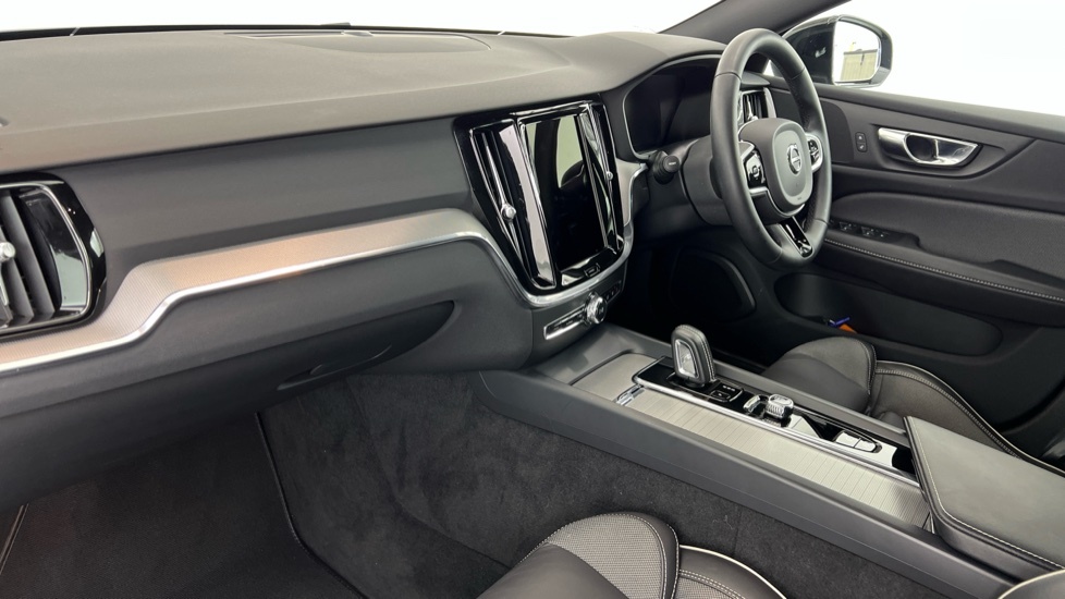 Volvo V60 R-design, B4 Mild Hybrid Black #57