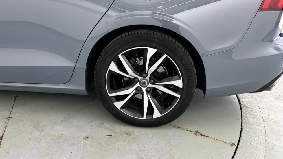 Volvo V60 R-design, B4 Mild Hybrid Black #55