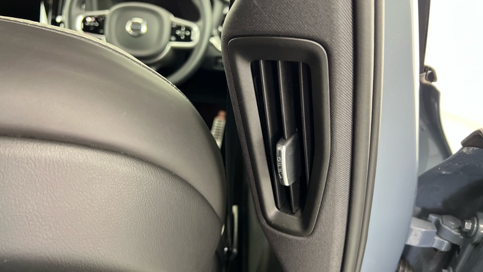 Volvo V60 R-design, B4 Mild Hybrid Black #38