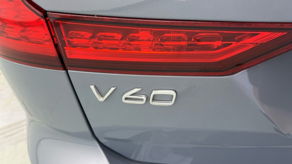 Volvo V60 R-design, B4 Mild Hybrid Black #51