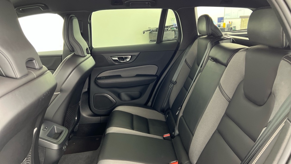 Volvo V60 R-design, B4 Mild Hybrid Black #33