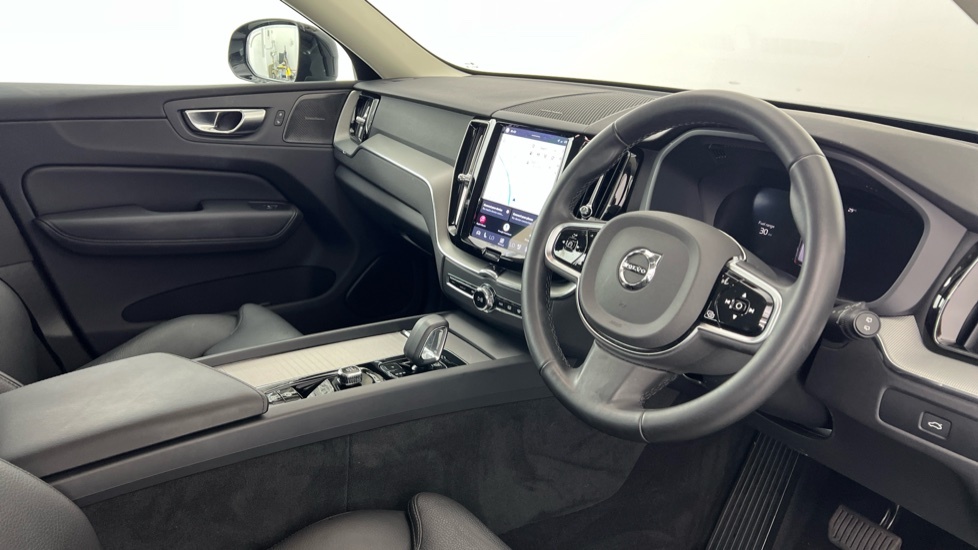 Volvo XC60 2.0 B5p Plus Dark Awd Geartronic Grey #4