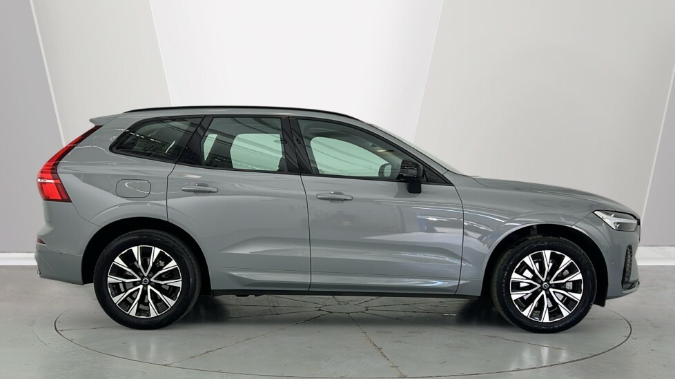 Volvo XC60 2.0 B5p Plus Dark Awd Geartronic Grey #3