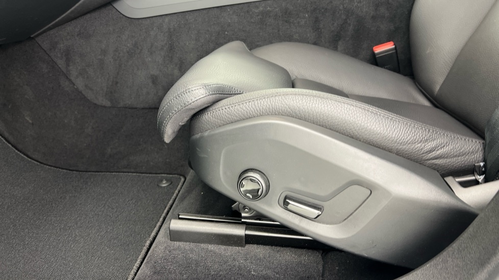 Volvo XC60 Plus, B5 Awd Mild Hybrid, Dark Grey #64