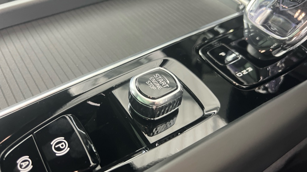 Volvo XC60 Plus, B5 Awd Mild Hybrid, Dark  #25