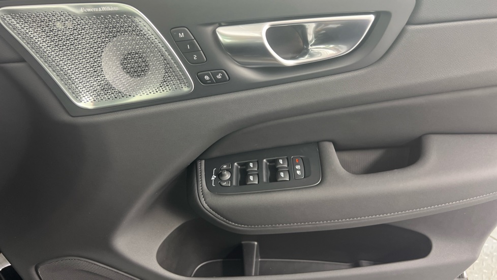 Volvo XC60 Plus, B5 Awd Mild Hybrid, Dark  #27