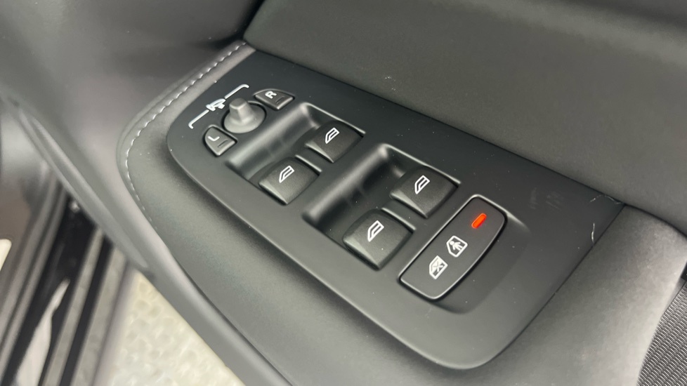 Volvo XC60 Plus, B5 Awd Mild Hybrid, Dark  #22