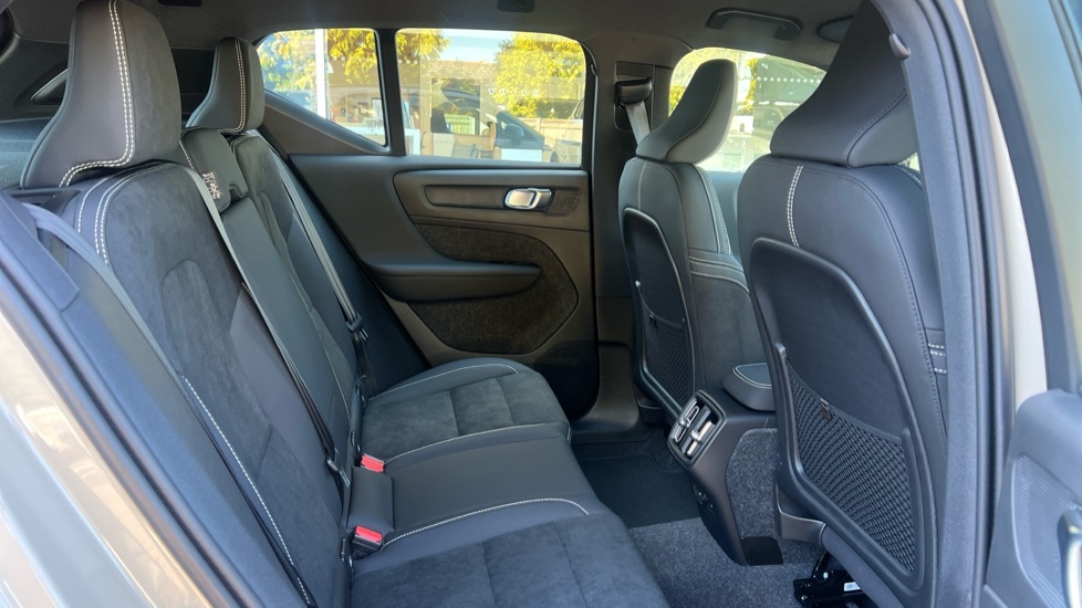 Volvo XC40 2.0 B3p Plus Dark #6