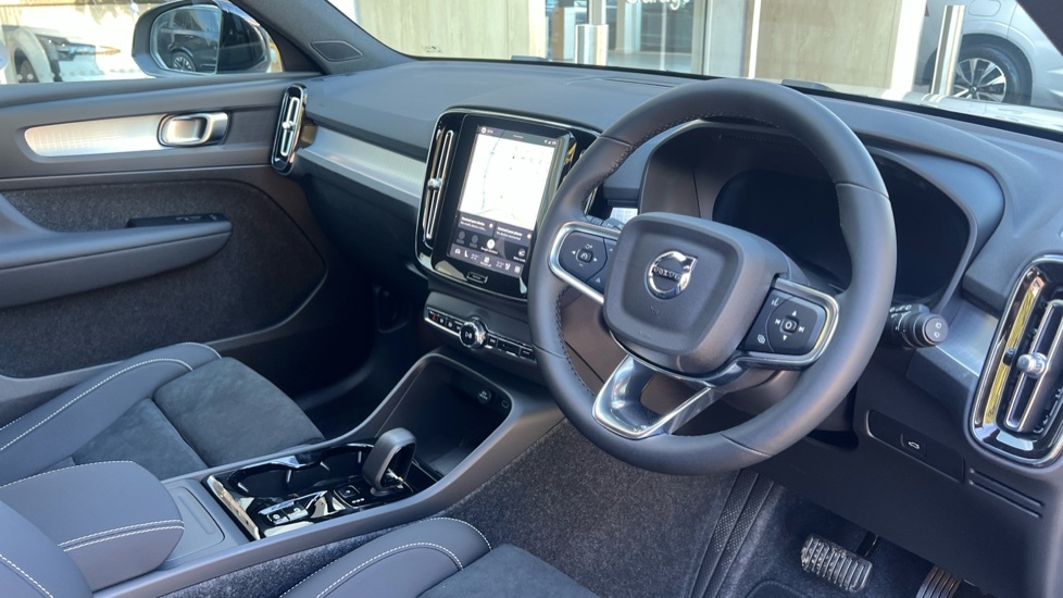 Volvo XC40 2.0 B3p Plus Dark #4