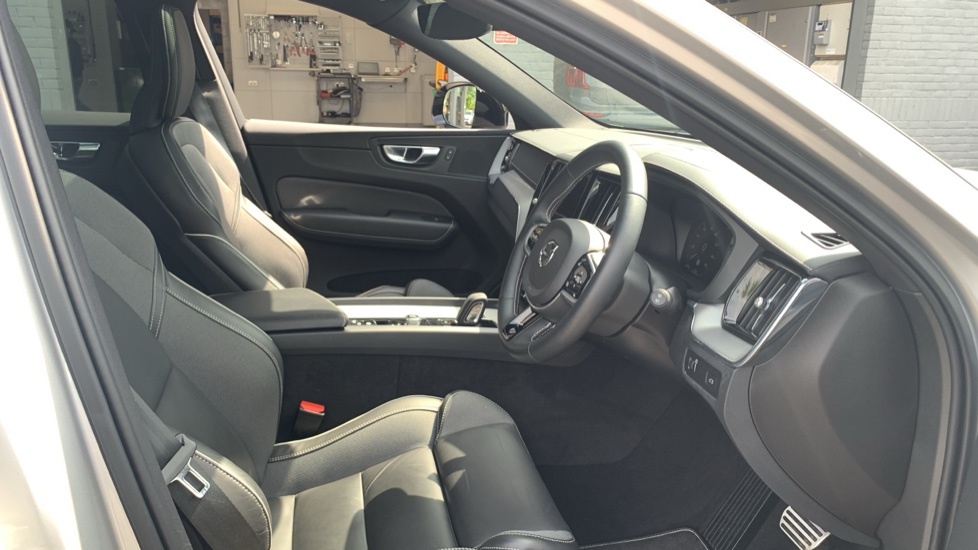 Volvo XC60 Petrol 5dr 202209220005167 #9