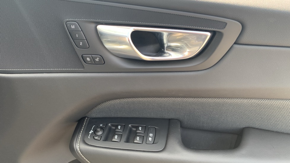 Volvo XC60 Petrol 5dr 202209220005167 #15