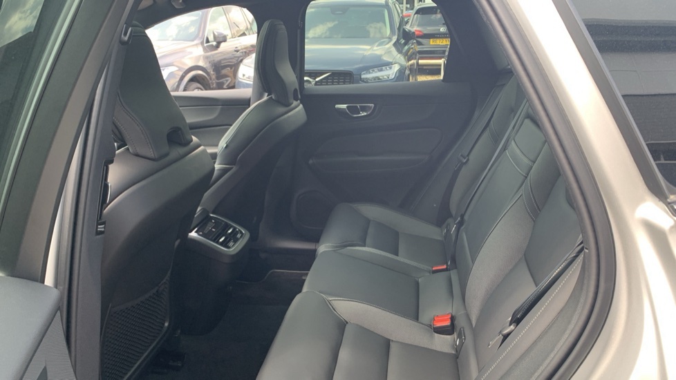 Volvo XC60 Petrol 5dr 202209220005167 #10