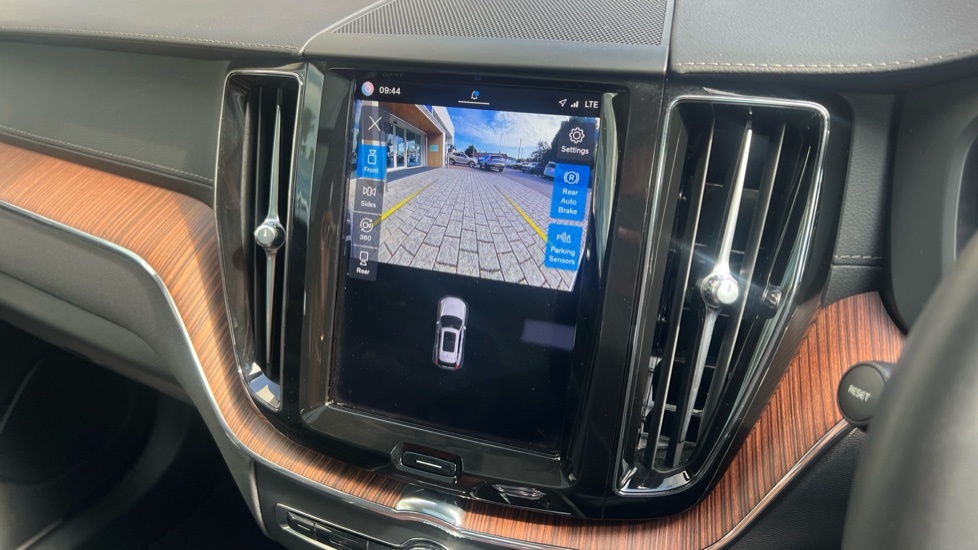 Volvo XC60 Volvo Estate 2.0 B4d Plus Dark Awd Gear Grey #32