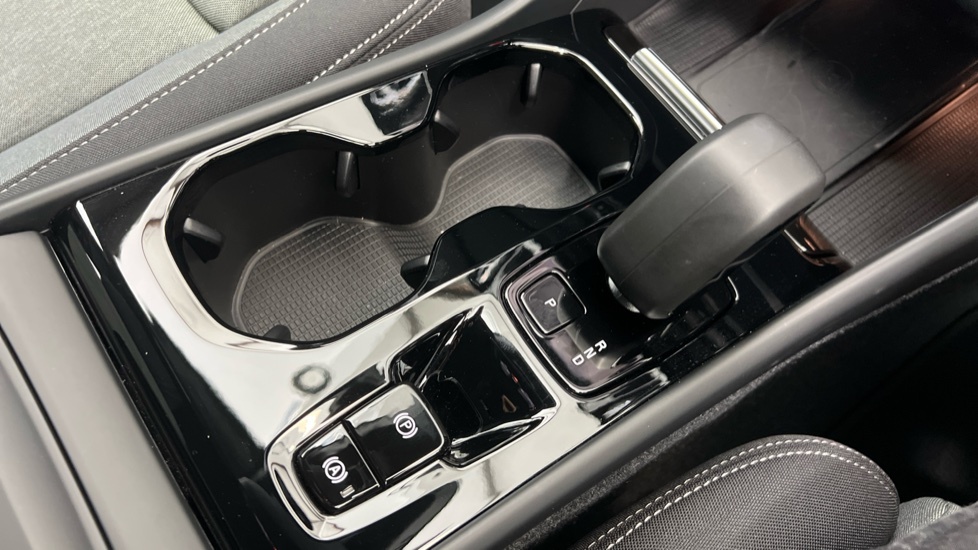 Volvo XC40 Recharge Plus, T4 Plug-in Hybrid, Black #24