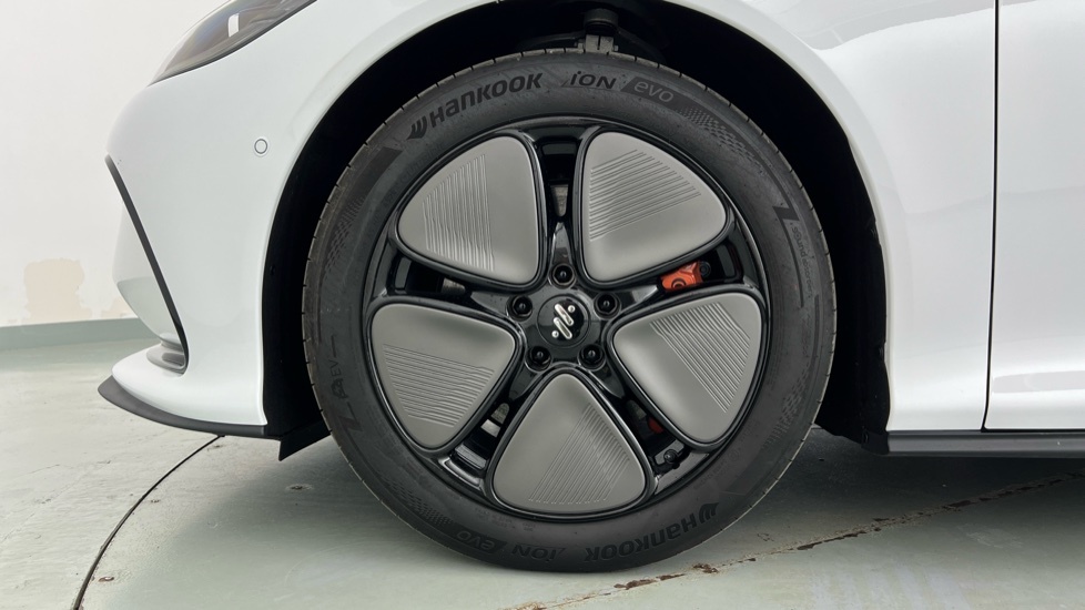 MG IM5 75Kwh OX26LAE White #5