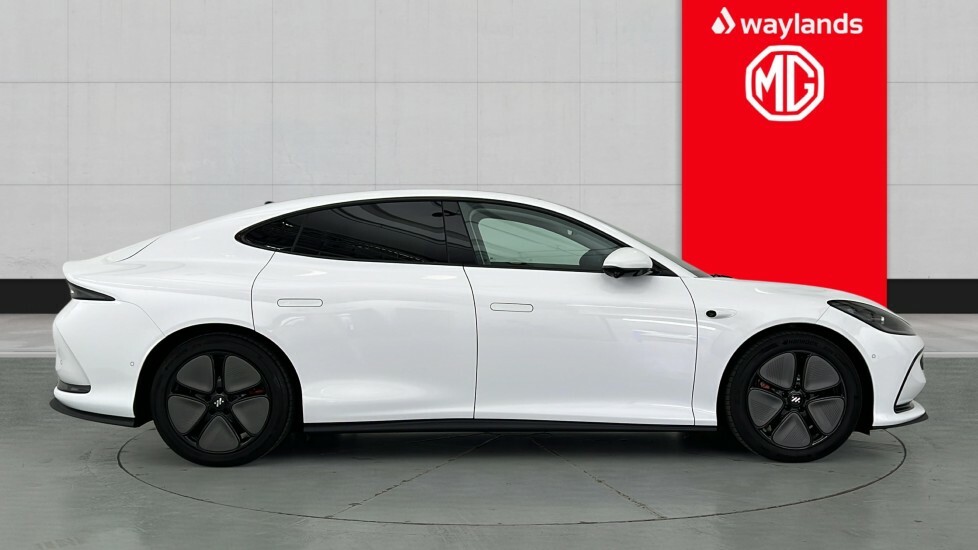 MG IM5 75Kwh OX26LAE White #4