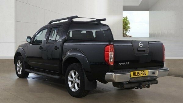 Nissan Navara 2.5 Dci Tekna Pickup Double Cab 4W Black #3
