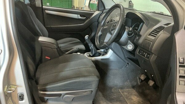 Isuzu D-Max 2.5 L Td Eiger Dcb Red #8