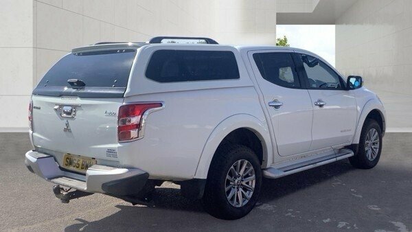 Mitsubishi L200 2.4 Di-d Dc Barbarian Pickup Double Cab SM65BWW White #4