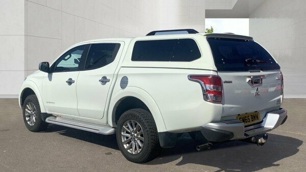 Mitsubishi L200 2.4 Di-d Dc Barbarian Pickup Double Cab SM65BWW White #3