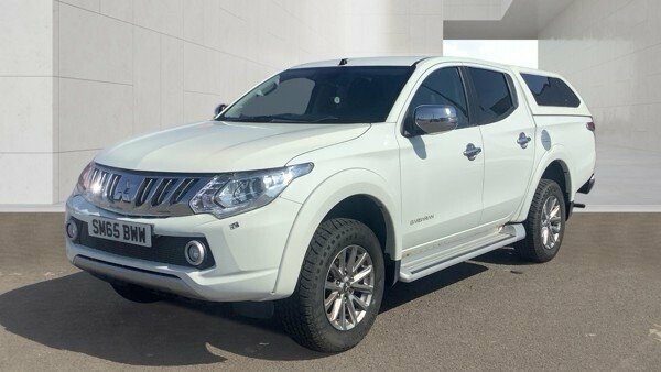 Mitsubishi L200 2.4 Di-d Dc Barbarian Pickup Double Cab SM65BWW White #2