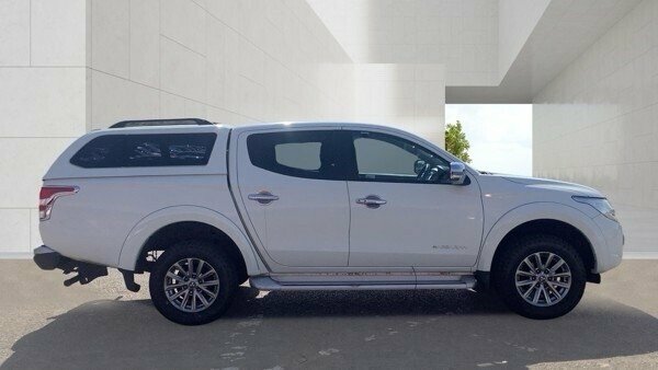 Mitsubishi L200 2.4 Di-d Dc Barbarian Pickup Double Cab SM65BWW White #5