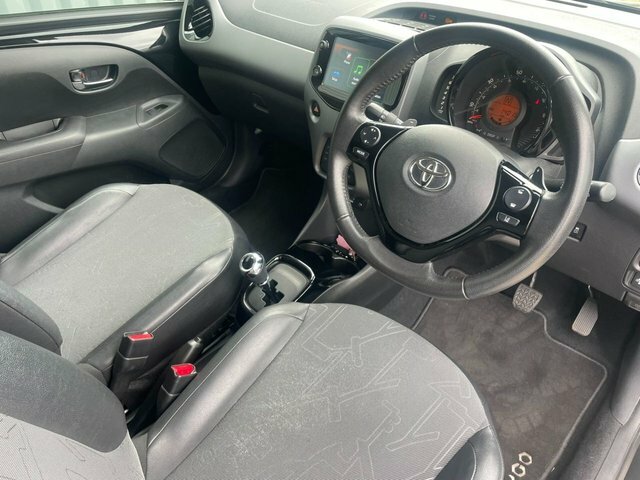 Toyota Aygo 1.0 Vvt-i X-press X-shift White #8