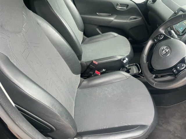 Toyota Aygo 1.0 Vvt-i X-press X-shift White #9