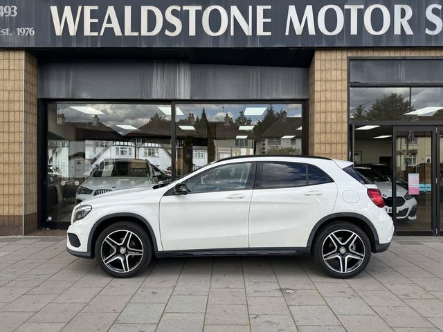 Mercedes-Benz GLA Class 2.1 Gla 200D Amg Line Premium Suv 7G- White #2