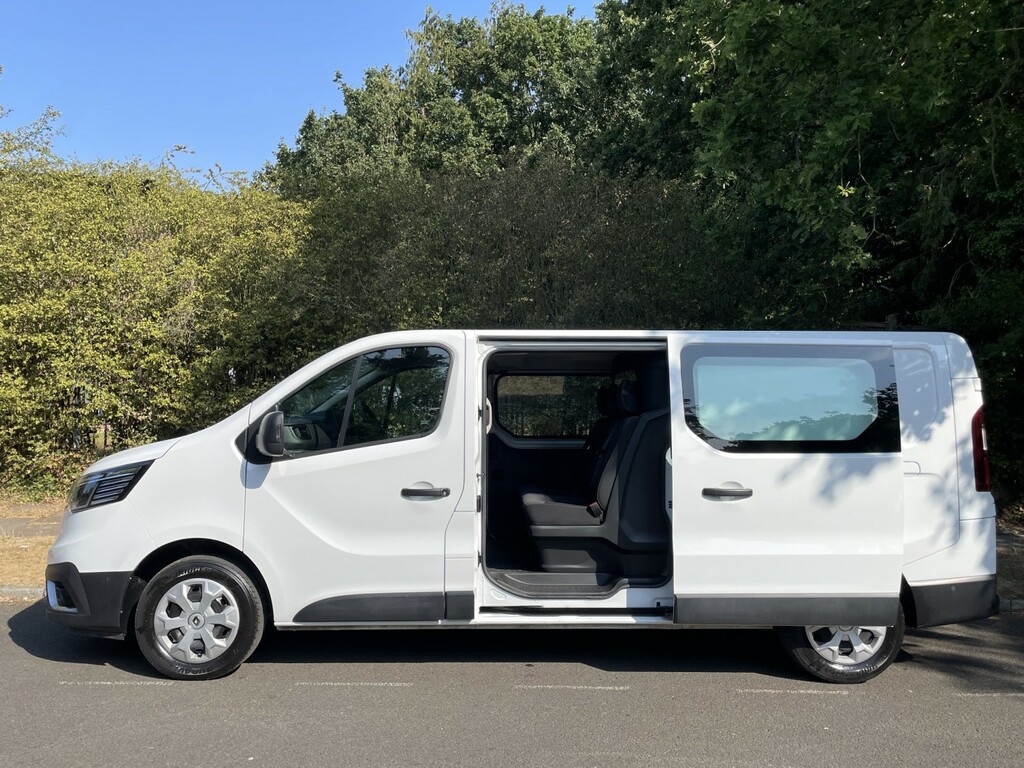 Renault Trafic 2.0 Ll30 Blue Dci 130 Advance Crew Van My23 White #6