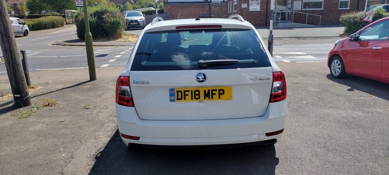 Skoda Octavia Skoda Estate 2.0 Tdi Cr Vrs White #9