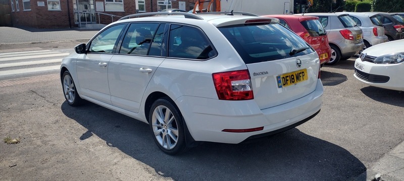 Skoda Octavia Skoda Estate 2.0 Tdi Cr Vrs White #8