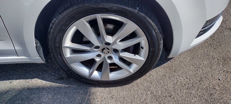 Skoda Octavia Skoda Estate 2.0 Tdi Cr Vrs White #40