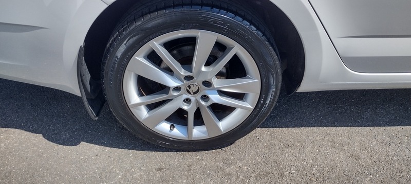 Skoda Octavia Skoda Estate 2.0 Tdi Cr Vrs White #39