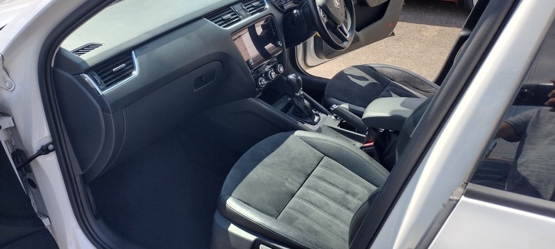 Skoda Octavia Skoda Estate 2.0 Tdi Cr Vrs White #21