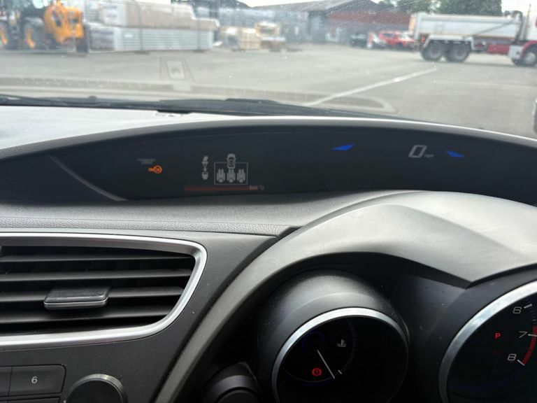 Honda Civic 1.8 I-vtec Se Plus 5-Door Red #13