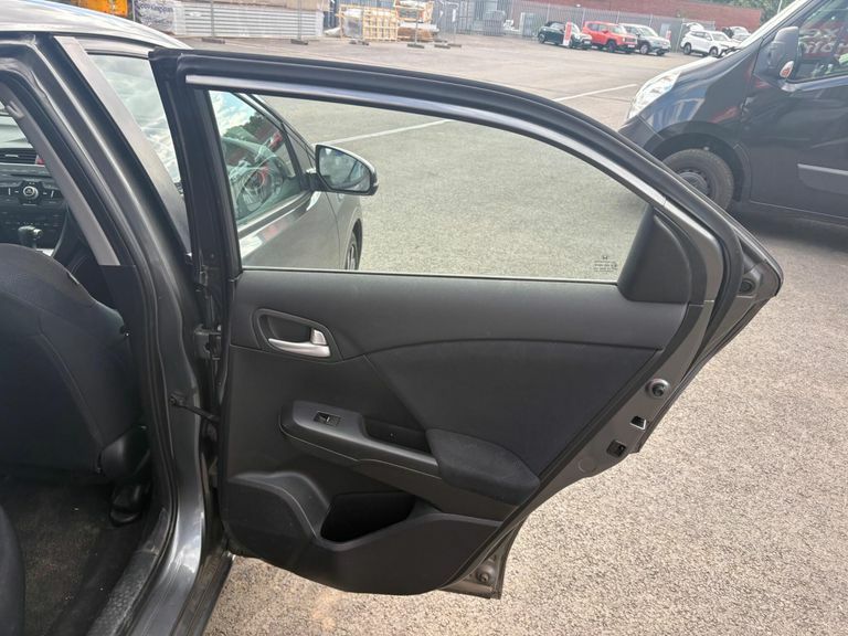 Honda Civic 1.8 I-vtec Se Plus 5-Door Red #7