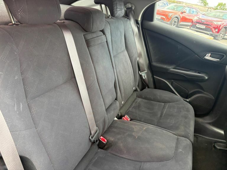 Honda Civic 1.8 I-vtec Se Plus 5-Door Red #8