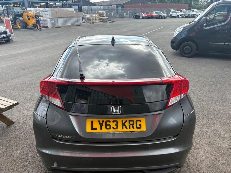 Honda Civic 1.8 I-vtec Se Plus 5-Door Red #5