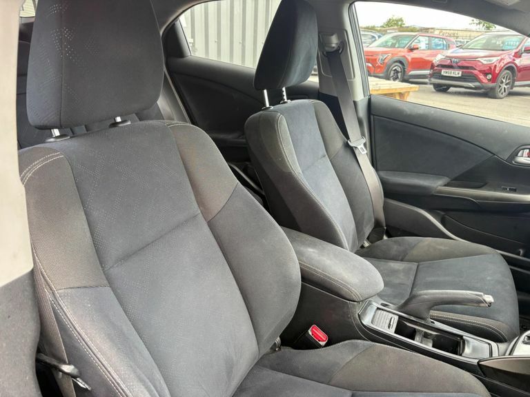 Honda Civic 1.8 I-vtec Se Plus 5-Door Red #10