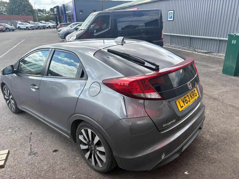 Honda Civic 1.8 I-vtec Se Plus 5-Door Red #4